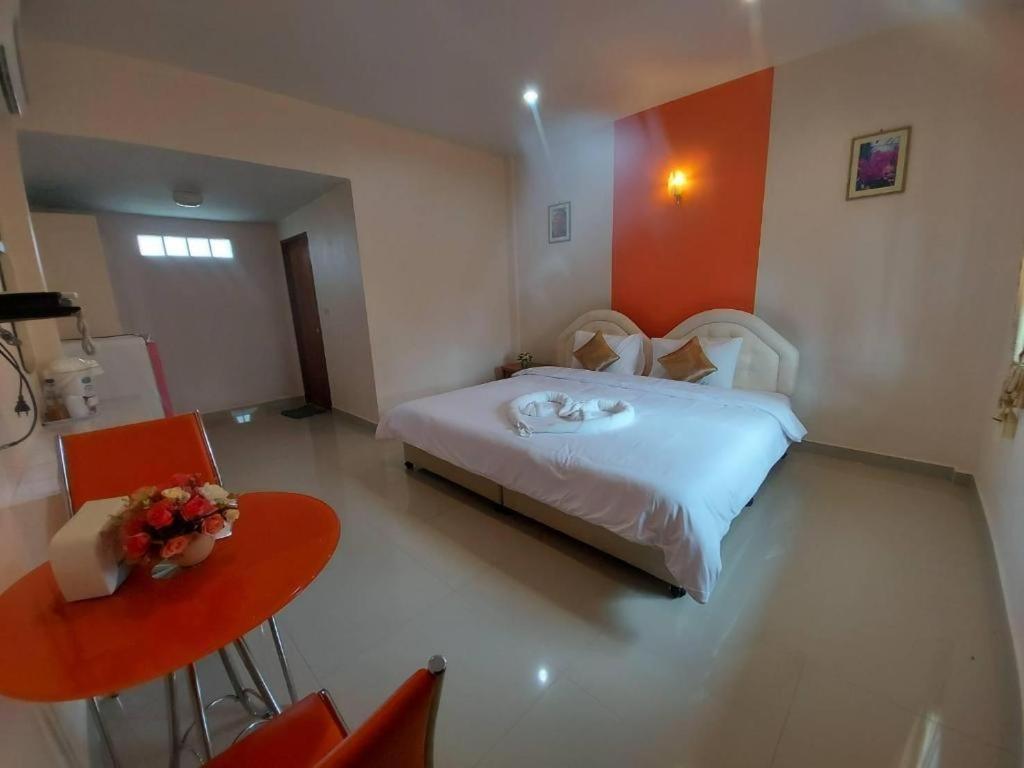 Tanaosri & Creekside Resort Suan Phueng Exterior photo