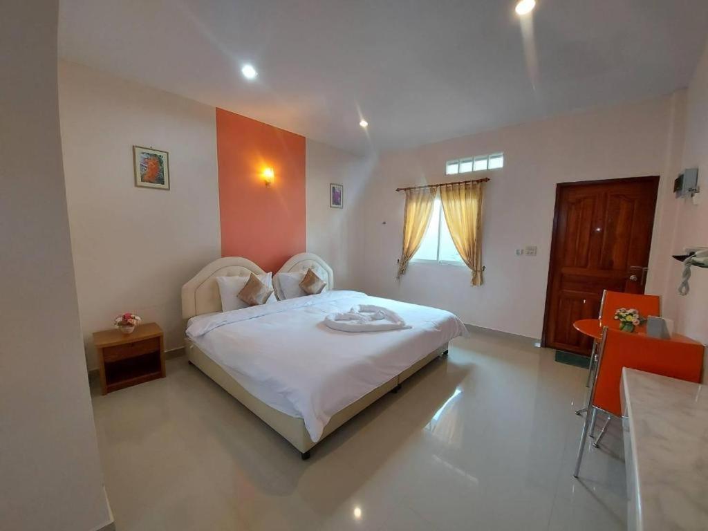 Tanaosri & Creekside Resort Suan Phueng Exterior photo