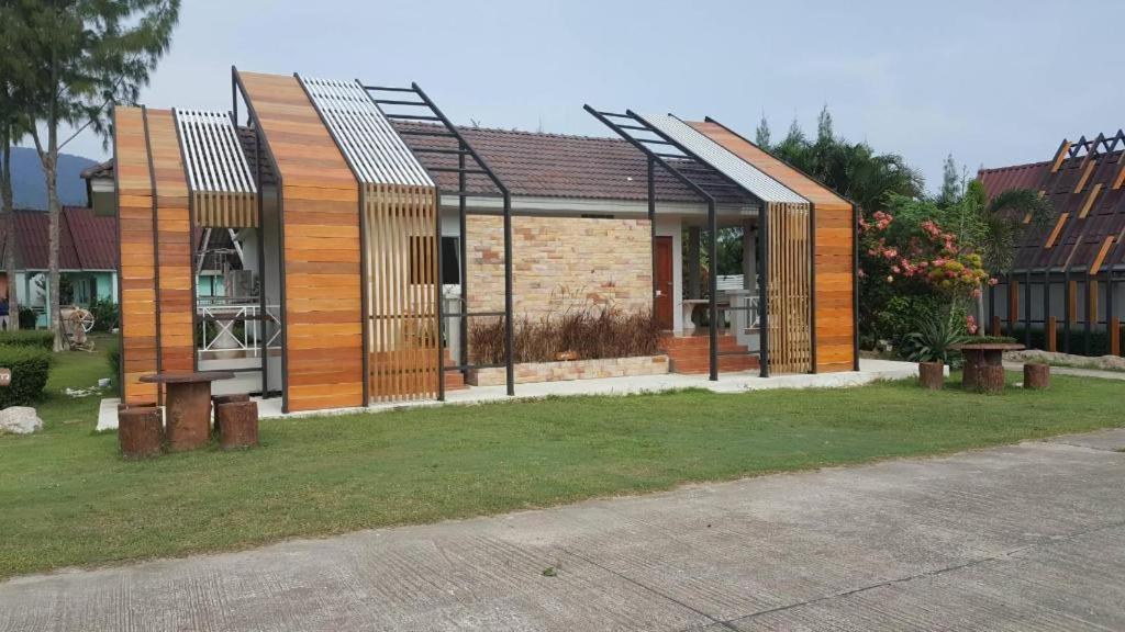 Tanaosri & Creekside Resort Suan Phueng Exterior photo