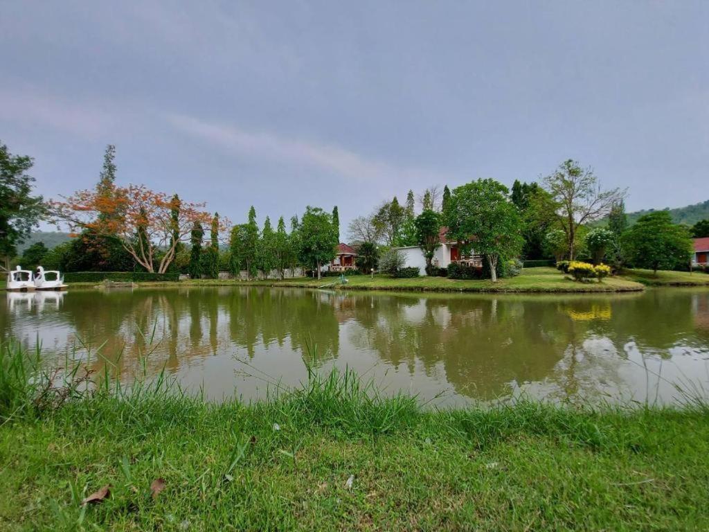 Tanaosri & Creekside Resort Suan Phueng Exterior photo