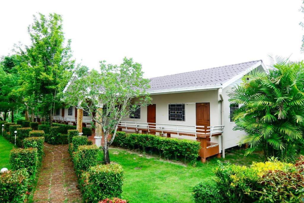 Tanaosri & Creekside Resort Suan Phueng Exterior photo