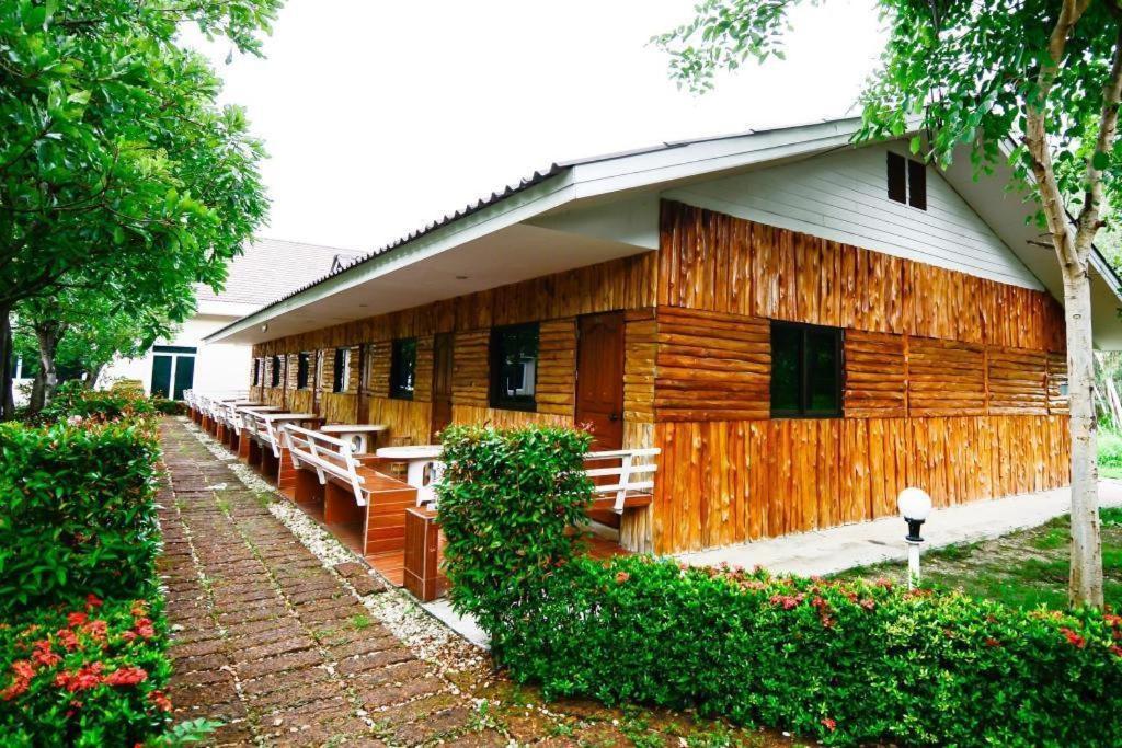 Tanaosri & Creekside Resort Suan Phueng Exterior photo