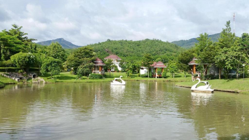 Tanaosri & Creekside Resort Suan Phueng Exterior photo