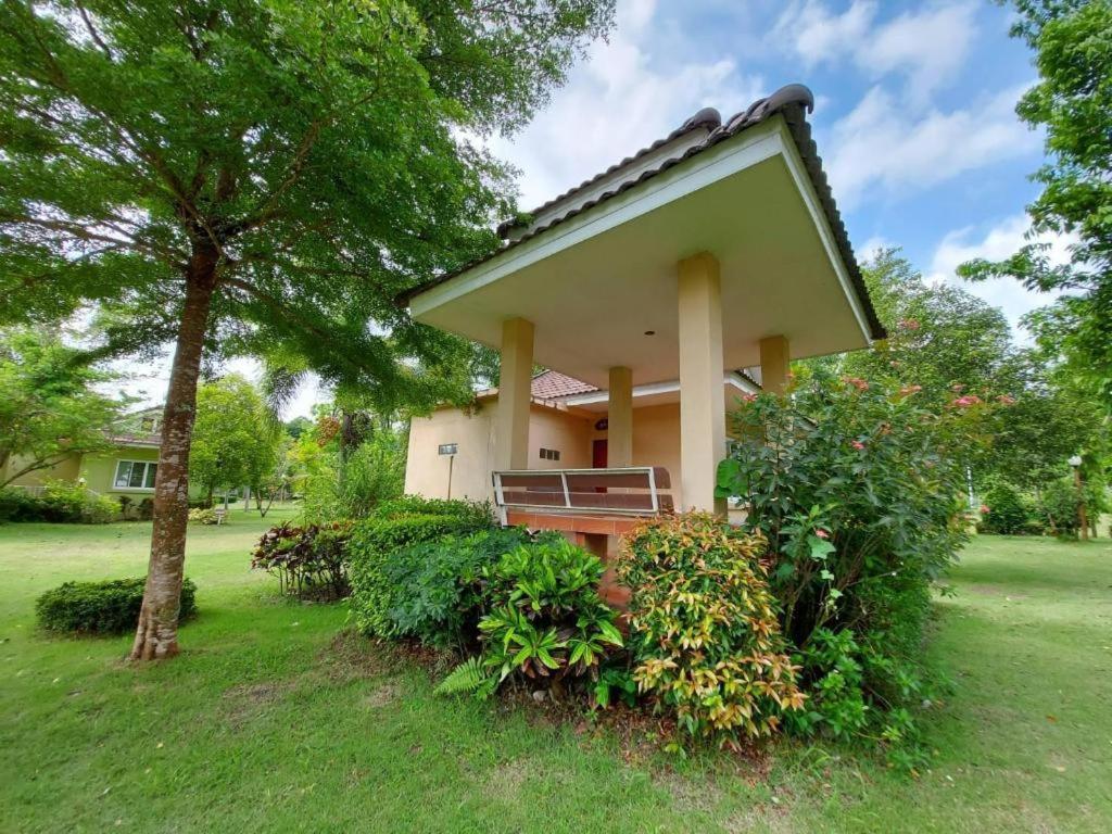 Tanaosri & Creekside Resort Suan Phueng Exterior photo