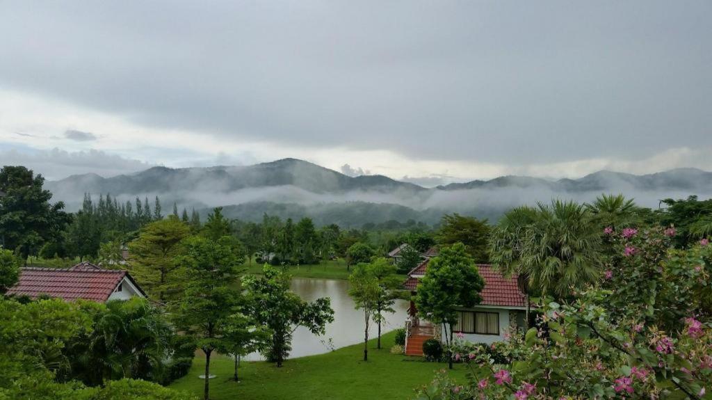 Tanaosri & Creekside Resort Suan Phueng Exterior photo