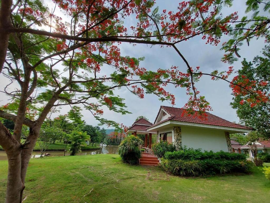 Tanaosri & Creekside Resort Suan Phueng Exterior photo