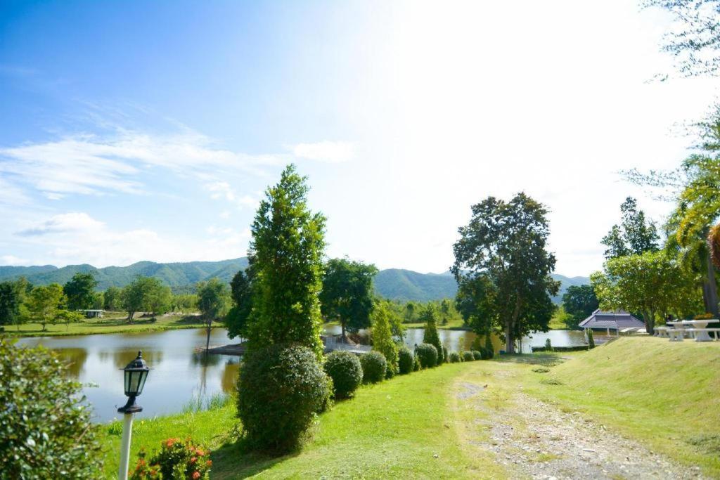Tanaosri & Creekside Resort Suan Phueng Exterior photo